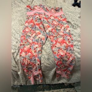 Lululemon floral size 6 leggings